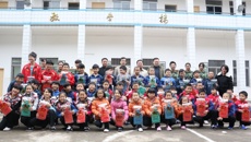 温情长堽 爱心传递——球王会网页版长堽校区师生为杂技班学生送温暖